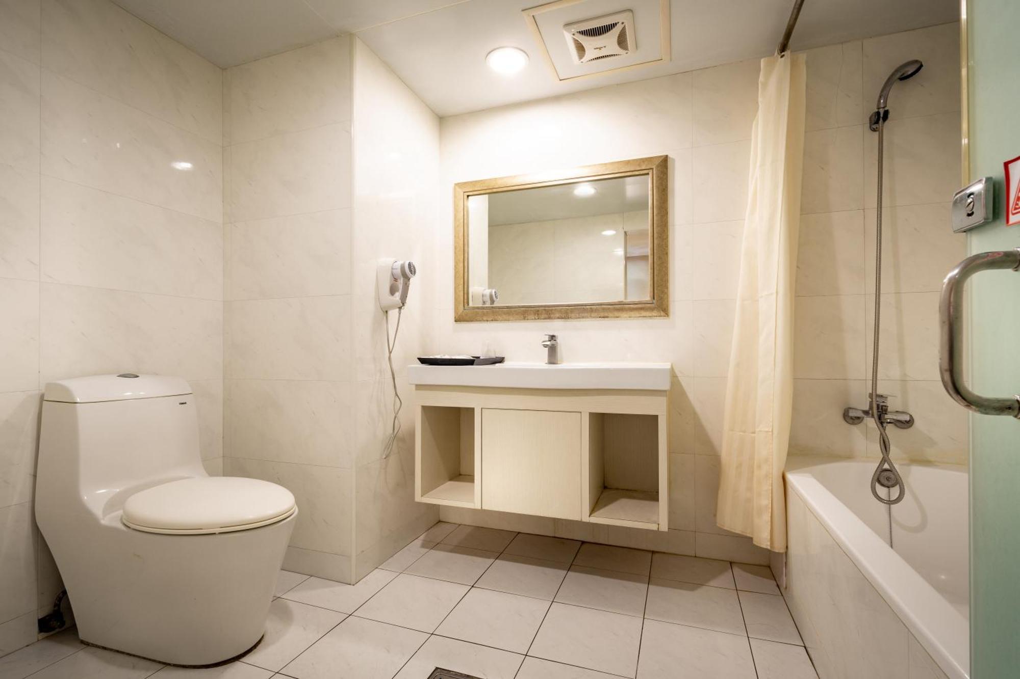 Yoyo Hotel Chiayi City Exterior photo