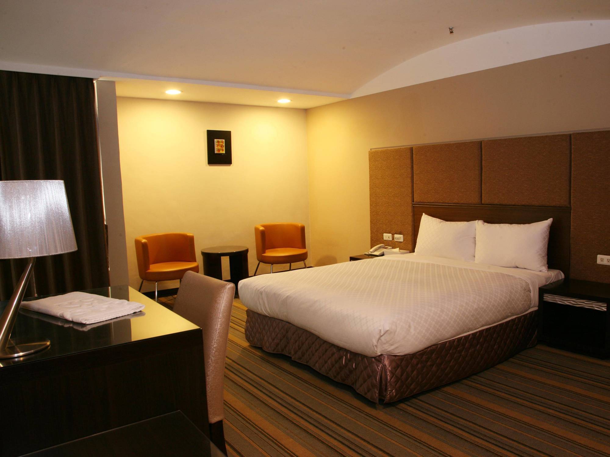 Yoyo Hotel Chiayi City Exterior photo