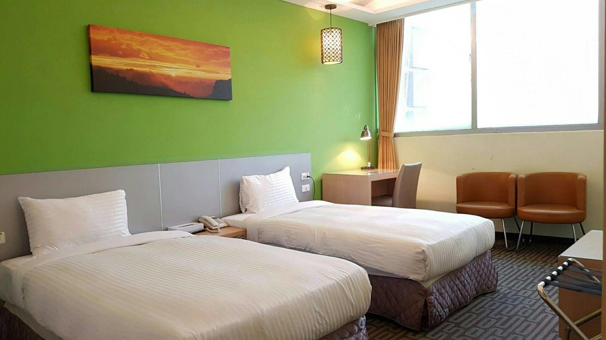 Yoyo Hotel Chiayi City Exterior photo