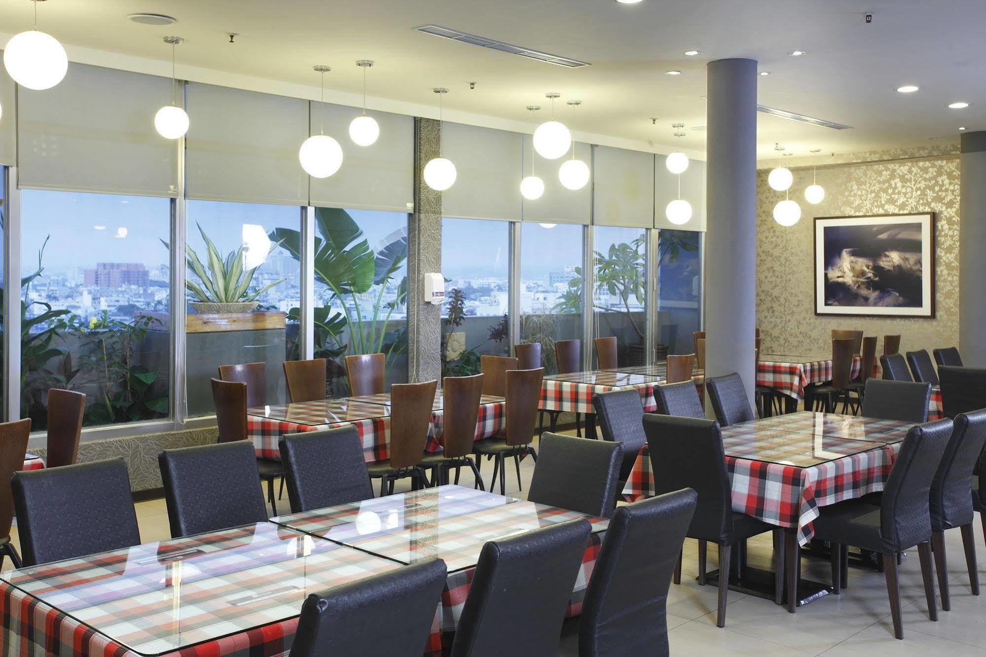 Yoyo Hotel Chiayi City Exterior photo