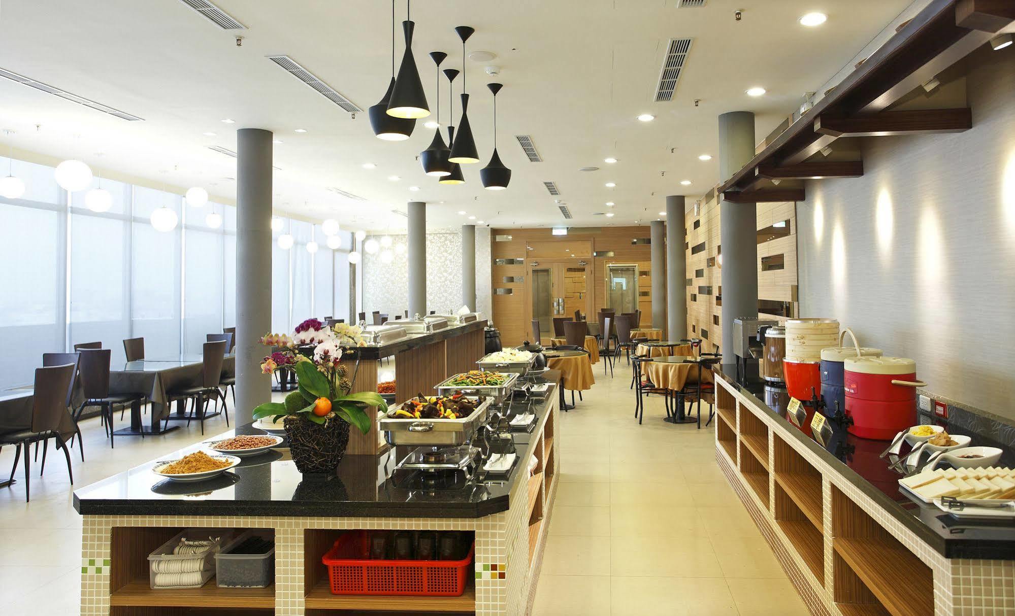 Yoyo Hotel Chiayi City Exterior photo