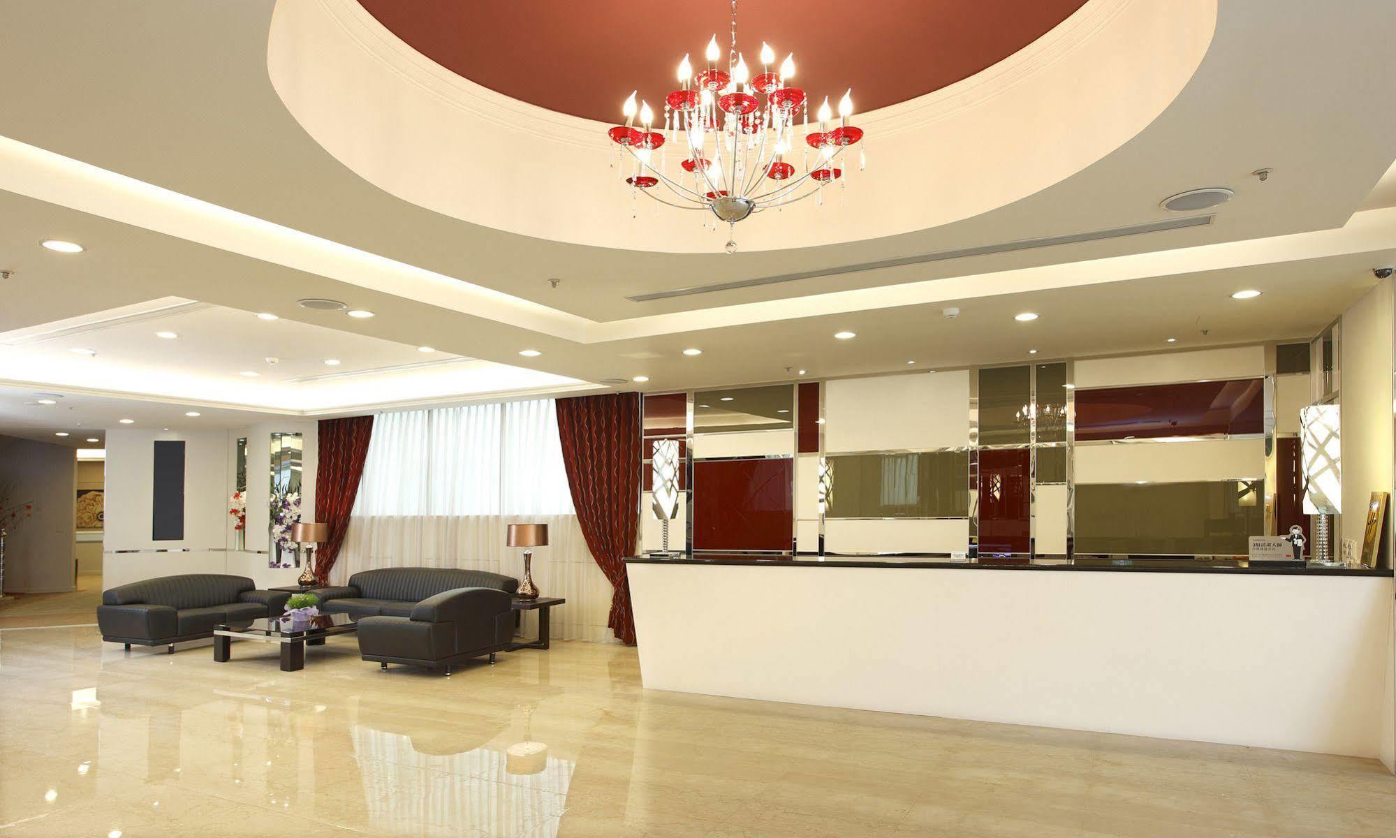 Yoyo Hotel Chiayi City Exterior photo