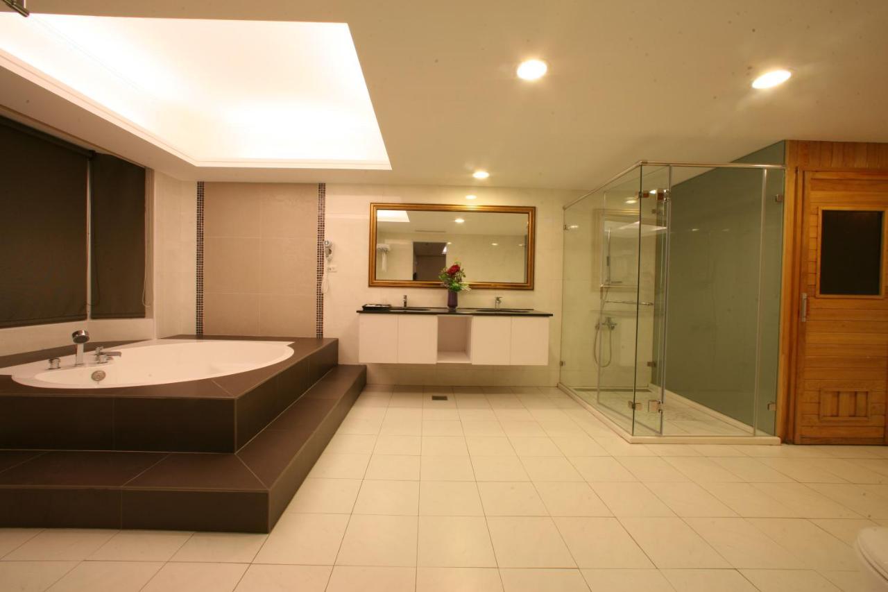 Yoyo Hotel Chiayi City Exterior photo