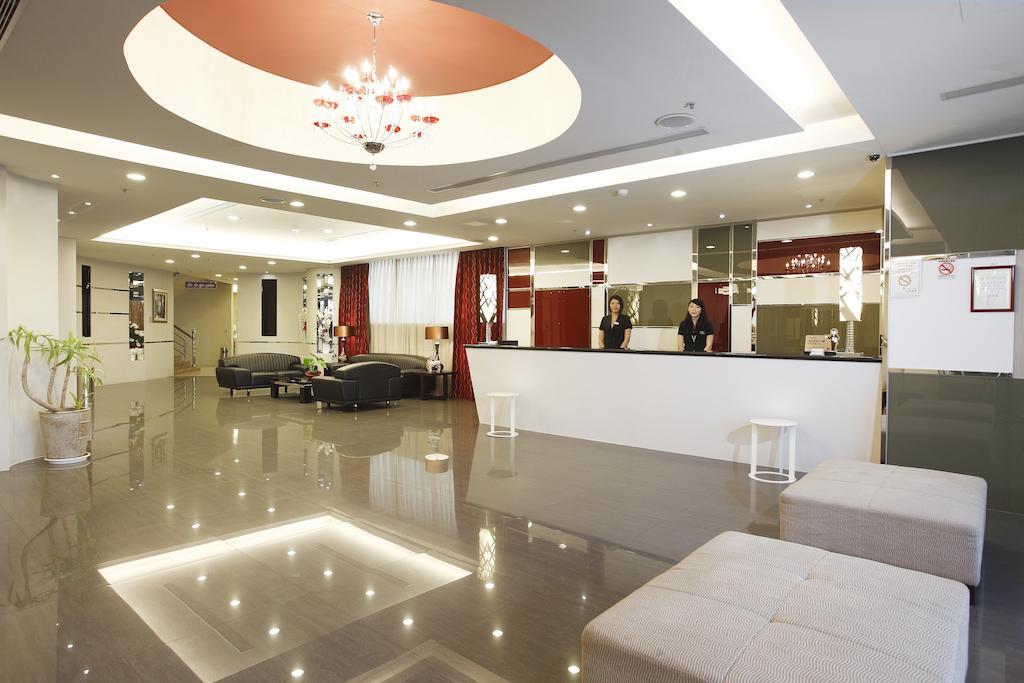 Yoyo Hotel Chiayi City Exterior photo