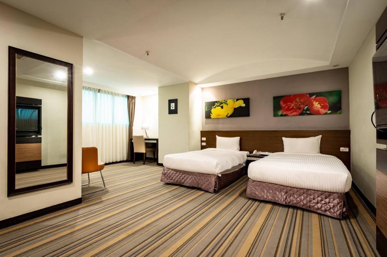 Yoyo Hotel Chiayi City Exterior photo