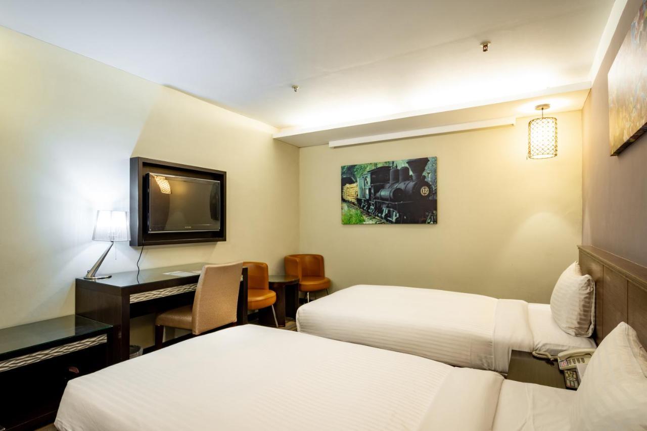 Yoyo Hotel Chiayi City Exterior photo