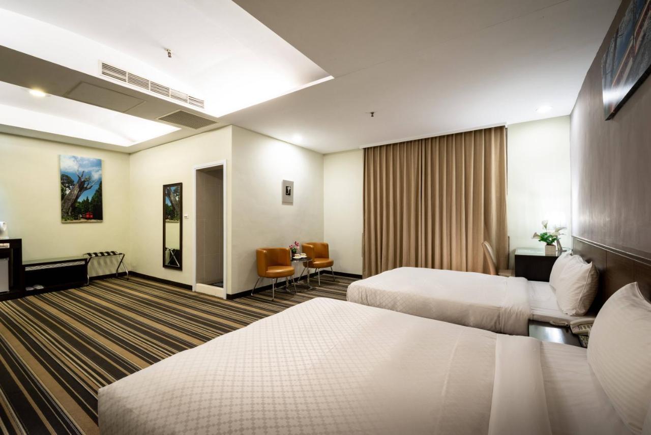 Yoyo Hotel Chiayi City Exterior photo