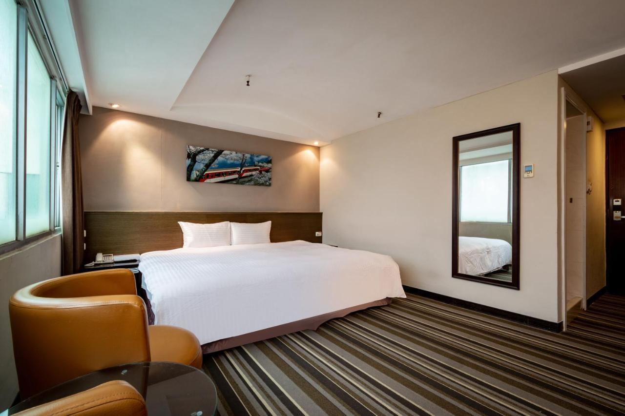 Yoyo Hotel Chiayi City Exterior photo