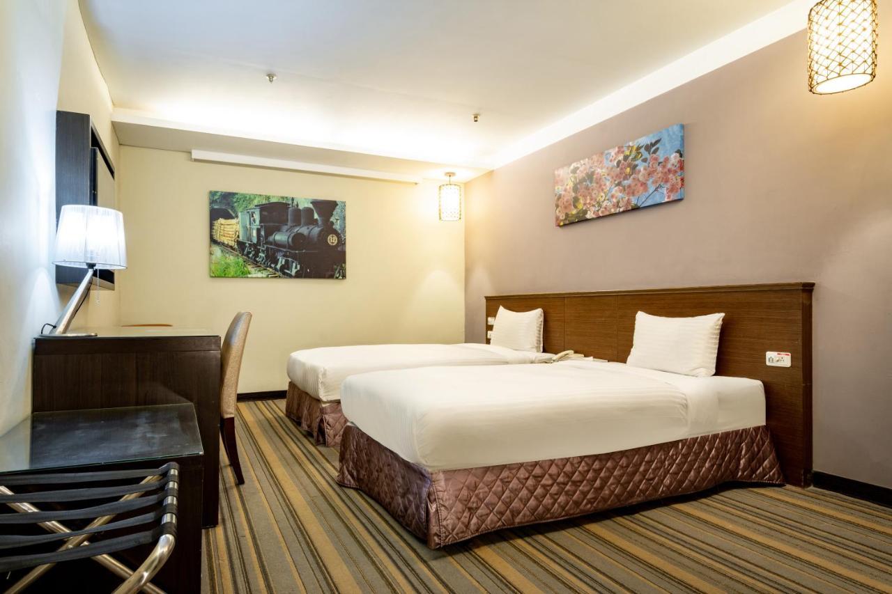 Yoyo Hotel Chiayi City Exterior photo