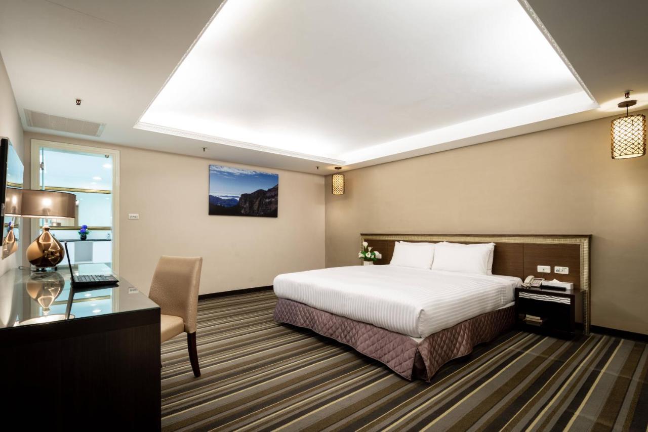 Yoyo Hotel Chiayi City Exterior photo