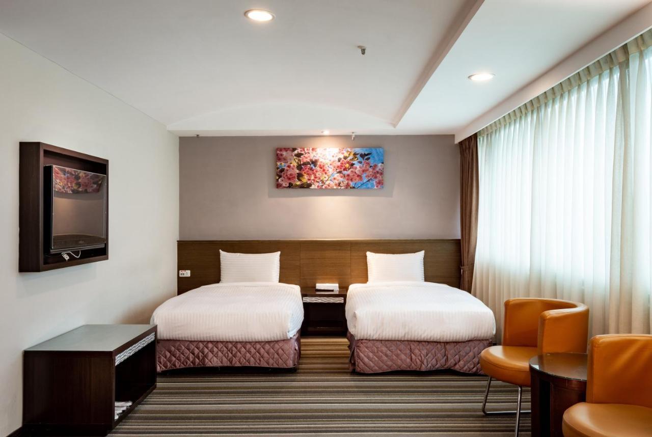 Yoyo Hotel Chiayi City Exterior photo