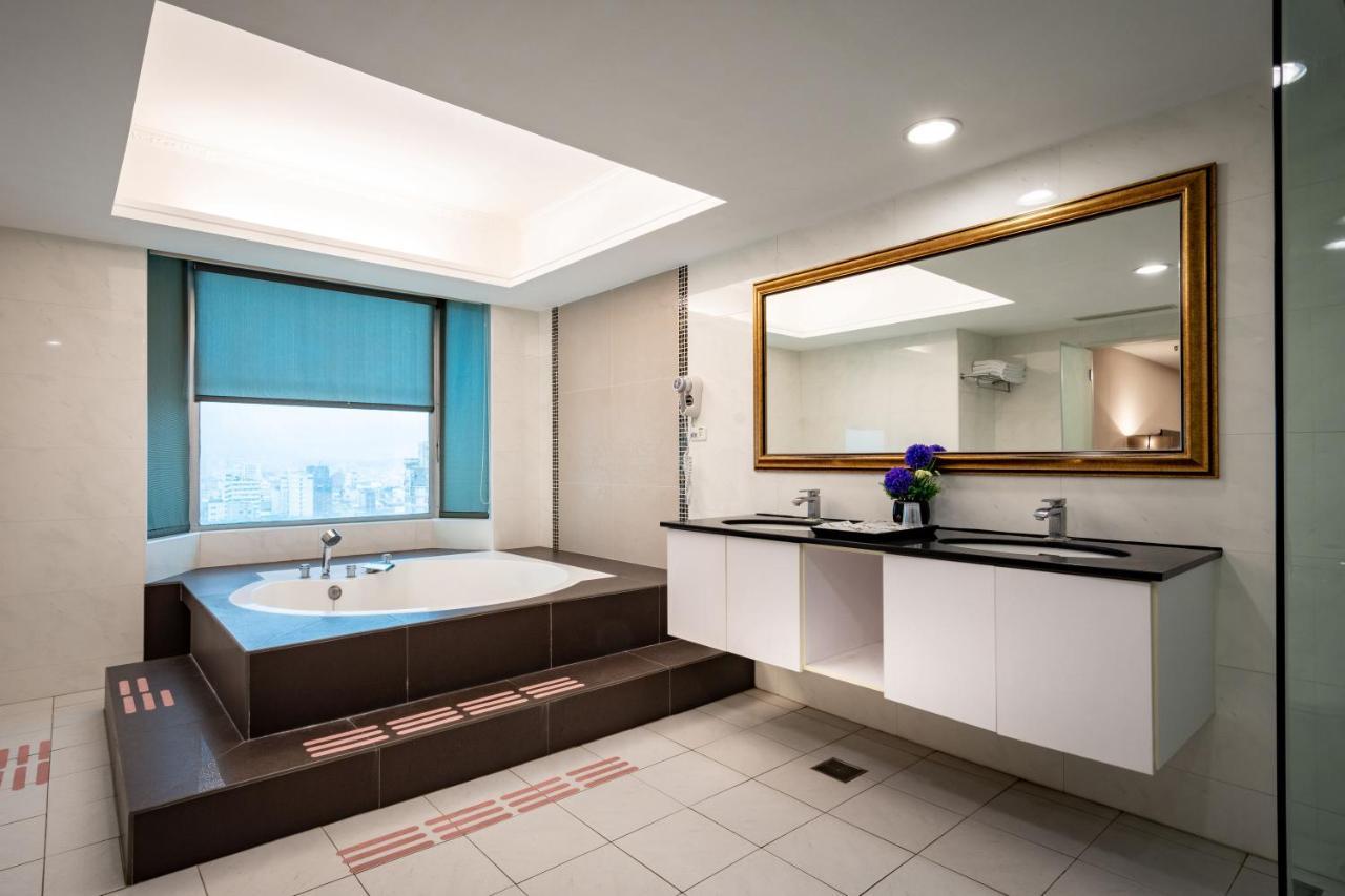 Yoyo Hotel Chiayi City Exterior photo