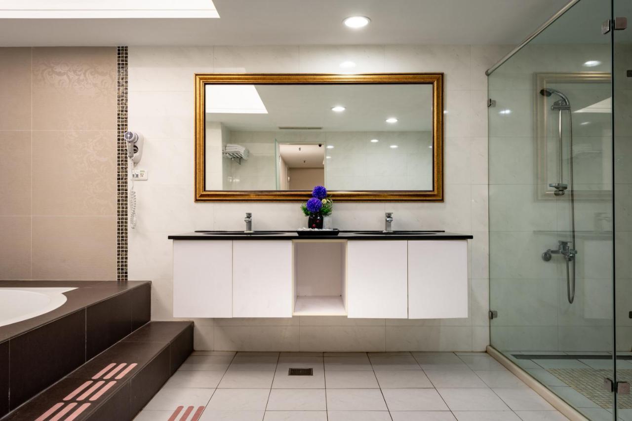 Yoyo Hotel Chiayi City Exterior photo