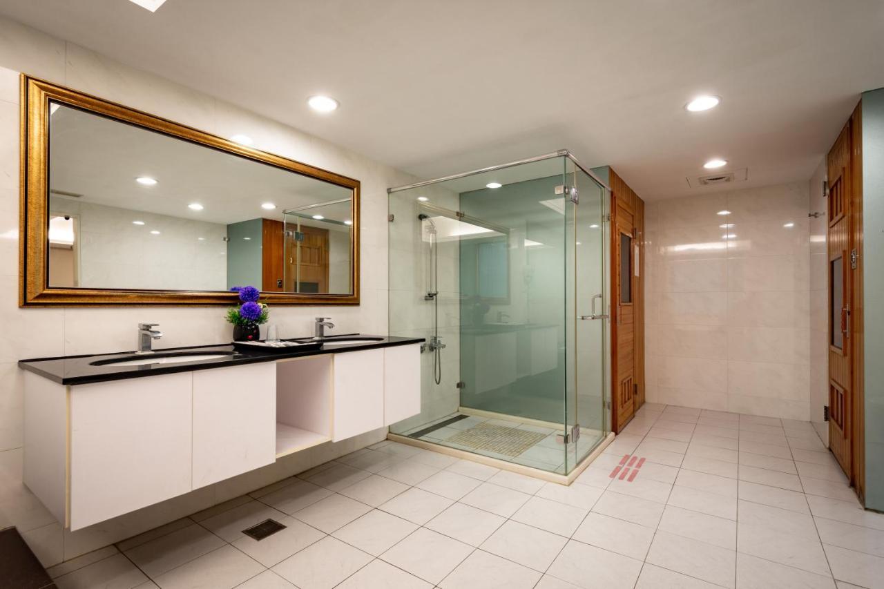 Yoyo Hotel Chiayi City Exterior photo