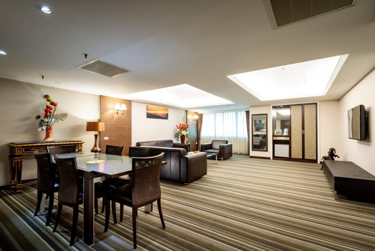 Yoyo Hotel Chiayi City Exterior photo