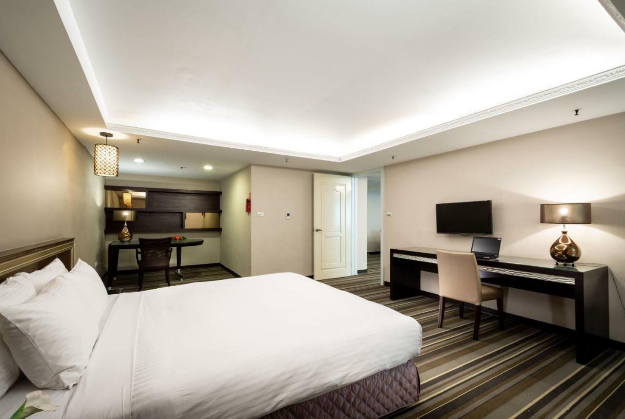 Yoyo Hotel Chiayi City Exterior photo