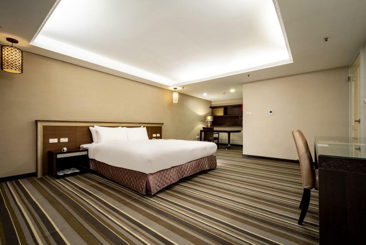 Yoyo Hotel Chiayi City Exterior photo